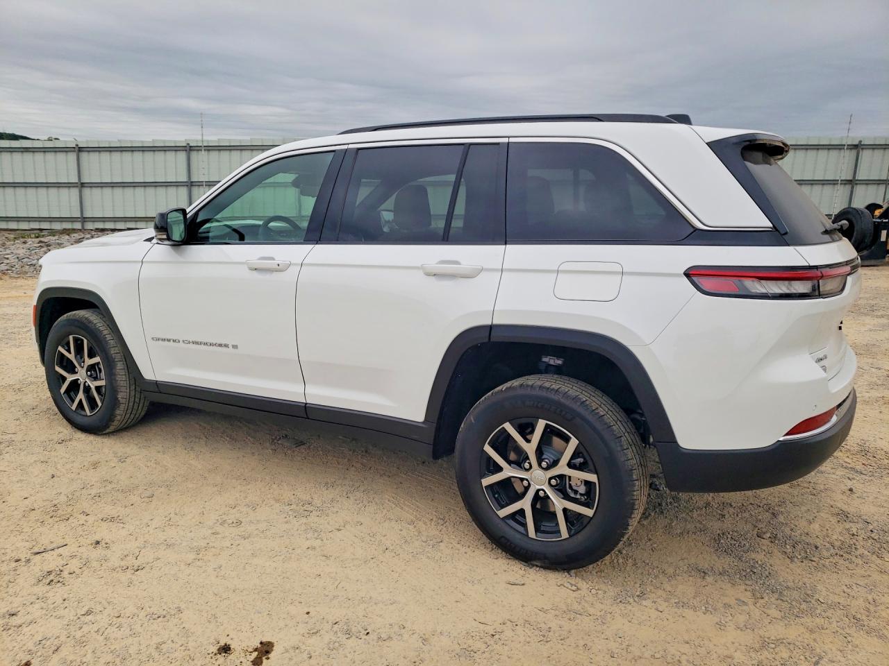 2025 JEEP GRAND CHEROKEE LIMITED — снимка 2