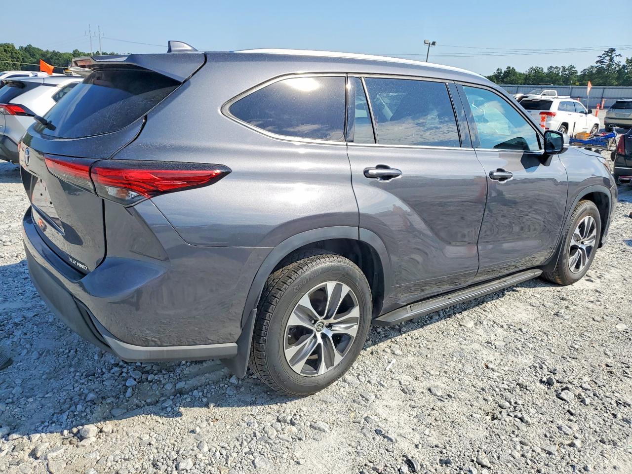 2021 TOYOTA HIGHLANDER XLE — снимка 3