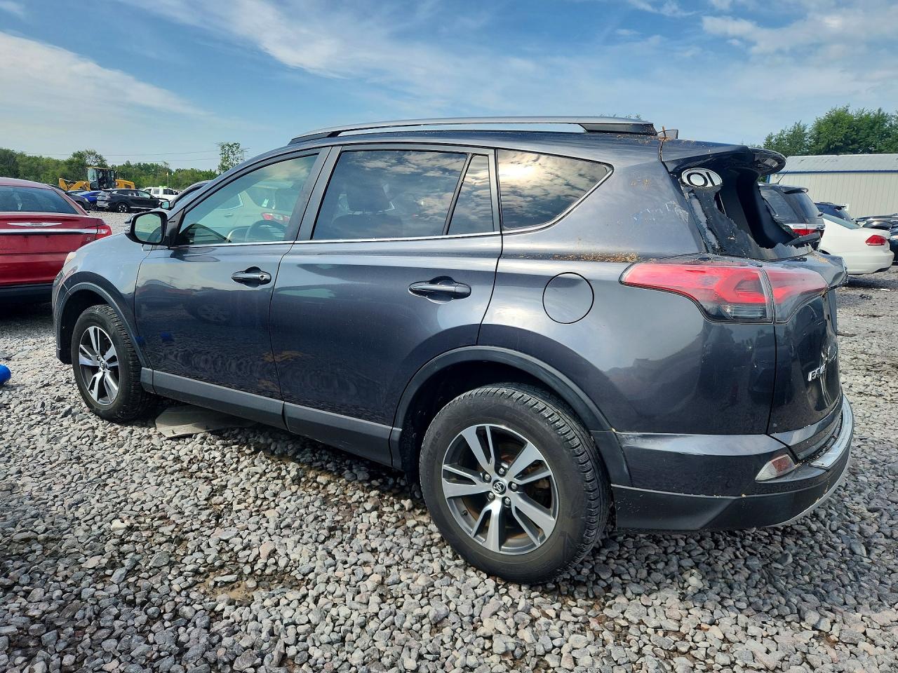2018 TOYOTA RAV4 XLE — снимка 2