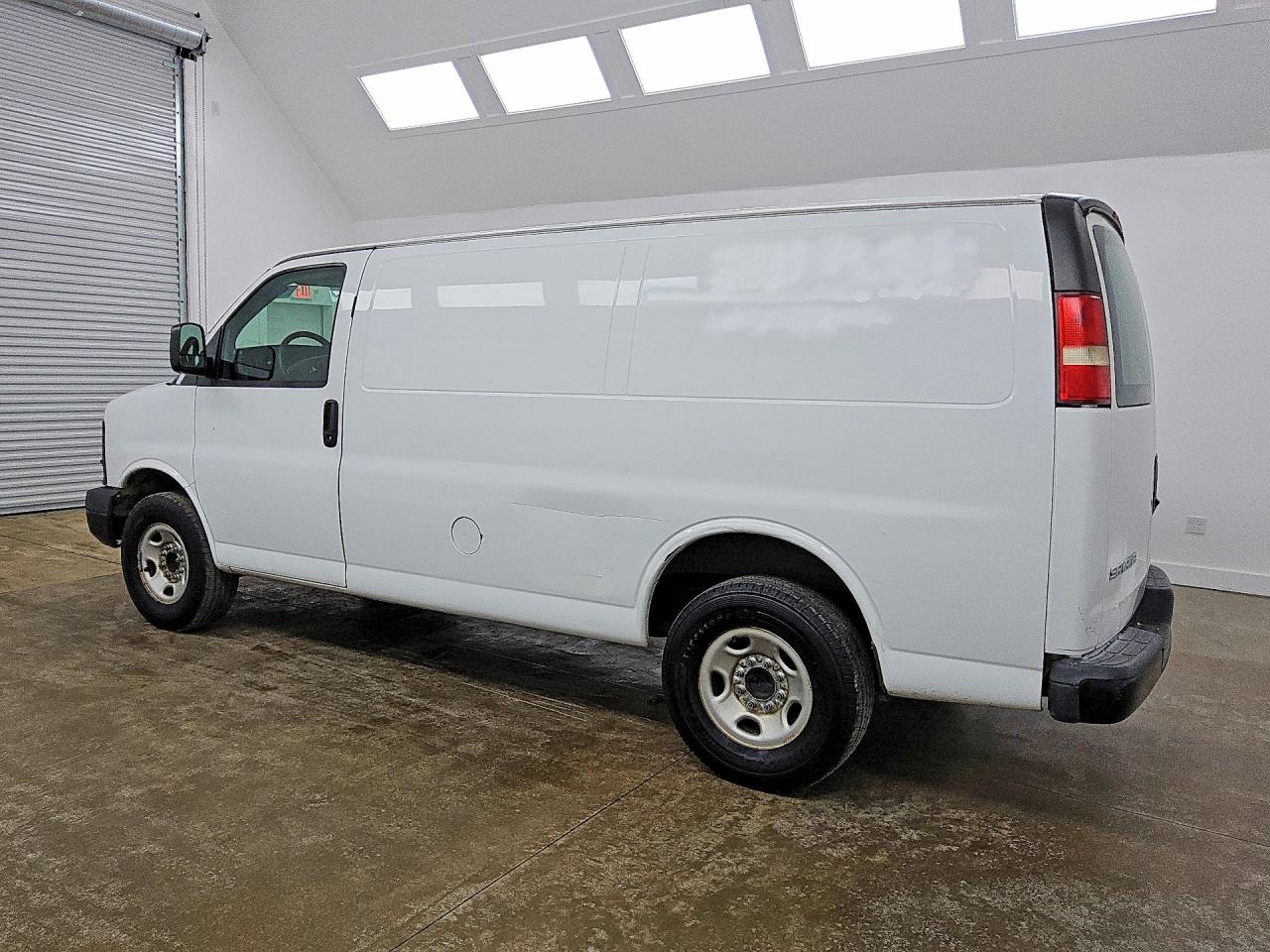 2015 GMC SAVANA G2500 — снимка 2