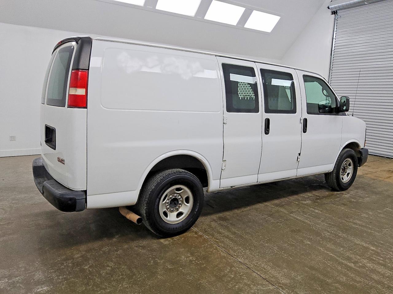 2015 GMC SAVANA G2500 — снимка 3
