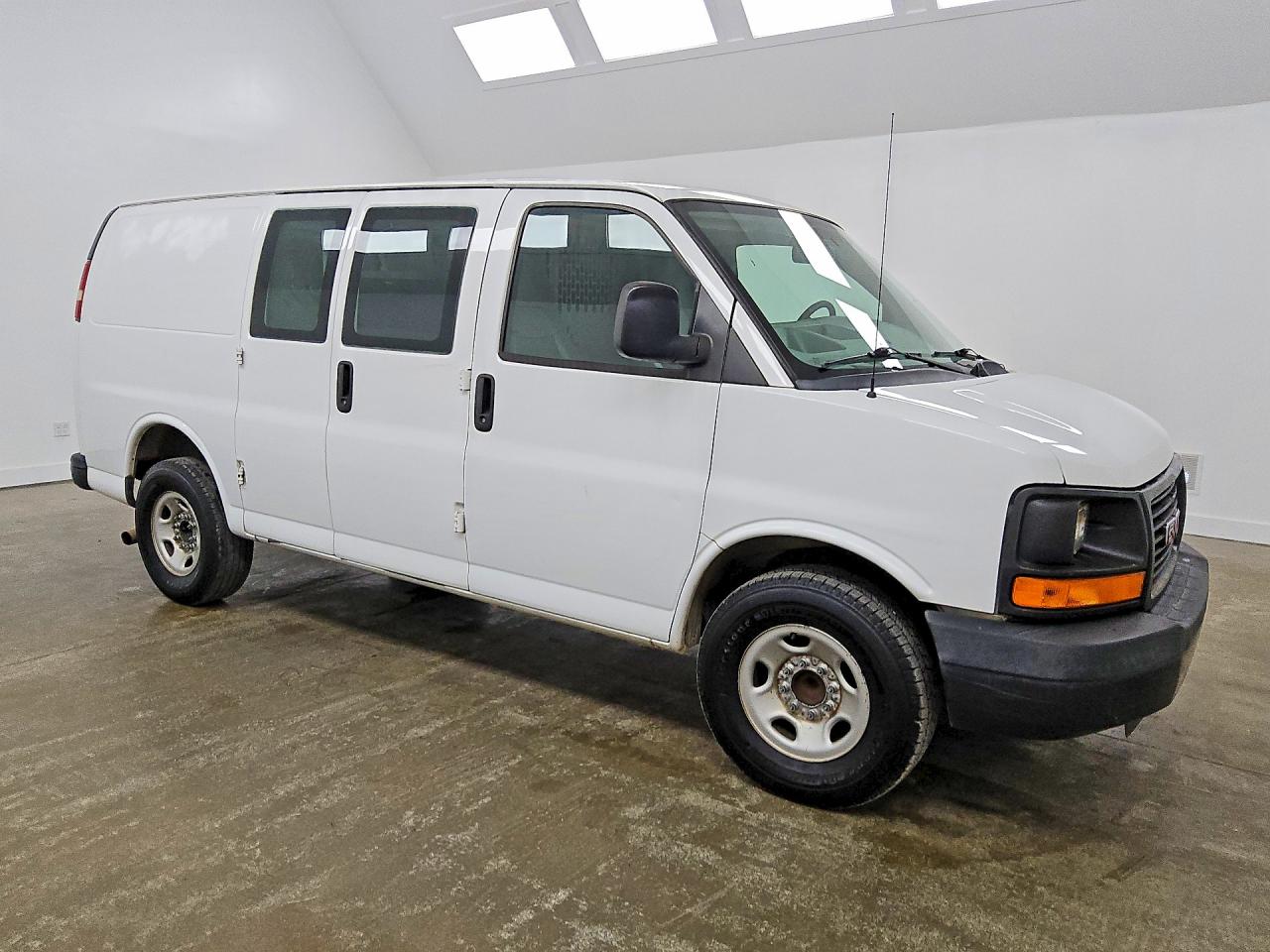 2015 GMC SAVANA G2500 — снимка 4