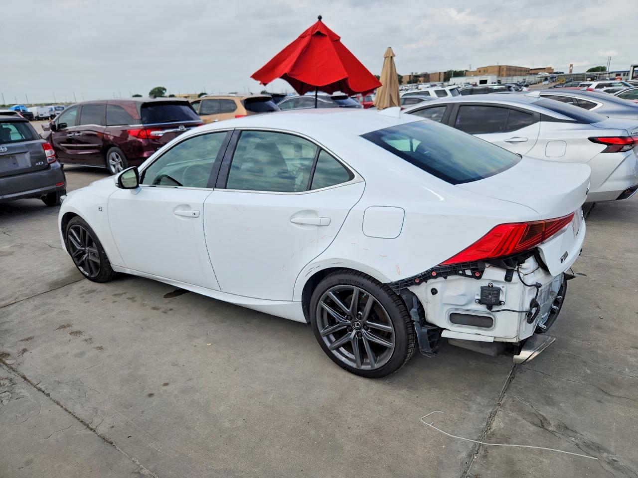 2019 LEXUS IS 300 — снимка 2