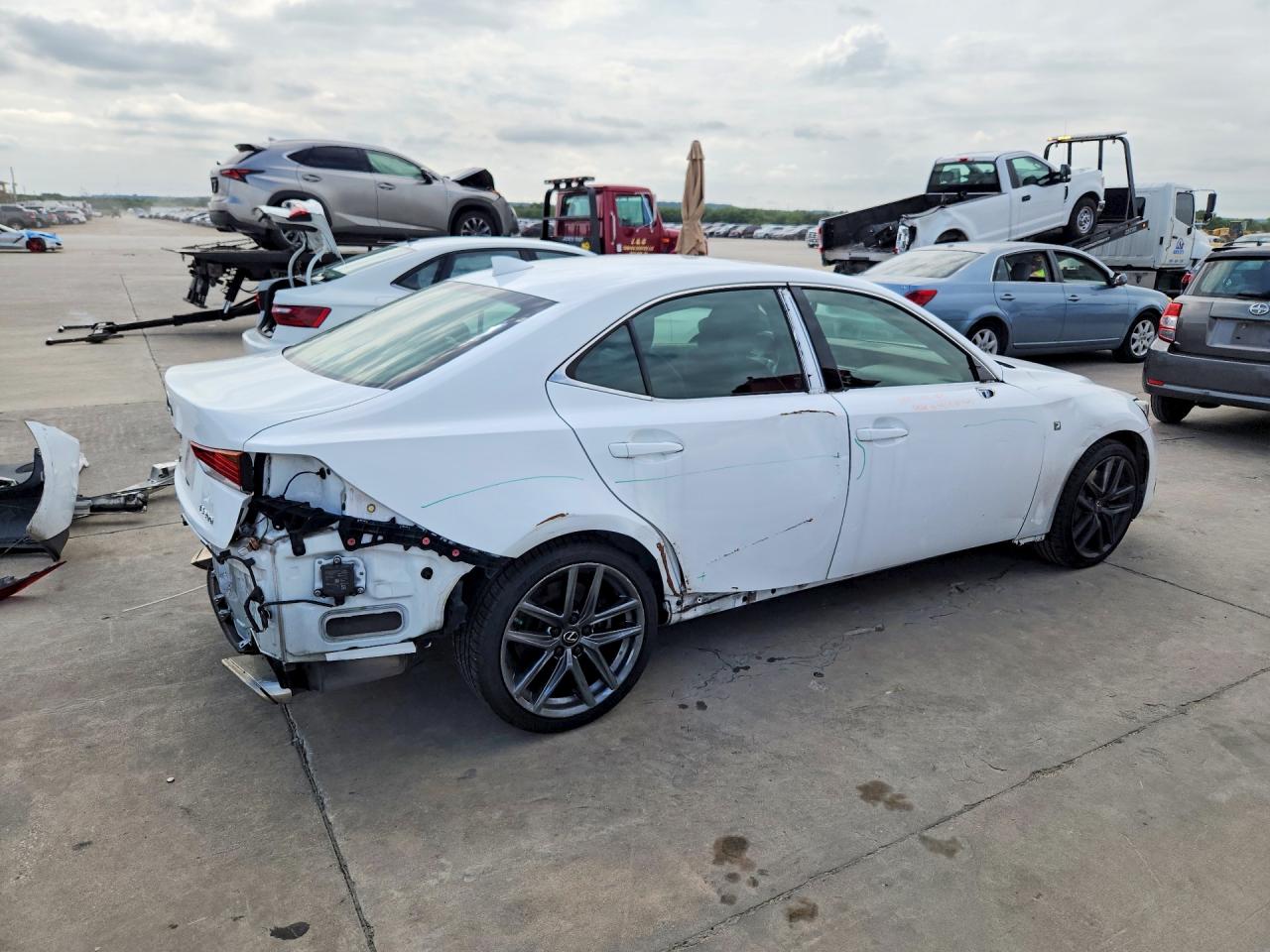 2019 LEXUS IS 300 — снимка 3
