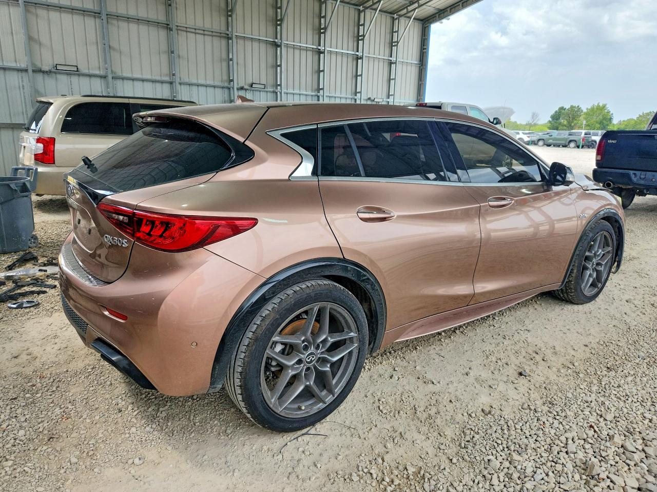 2017 INFINITI QX30 BASE — снимка 3