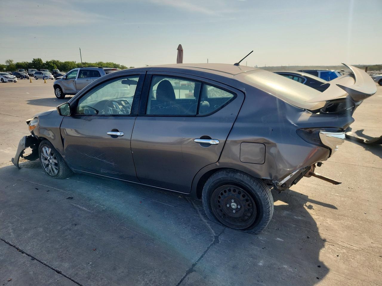2015 NISSAN VERSA 1.6 SV — снимка 2