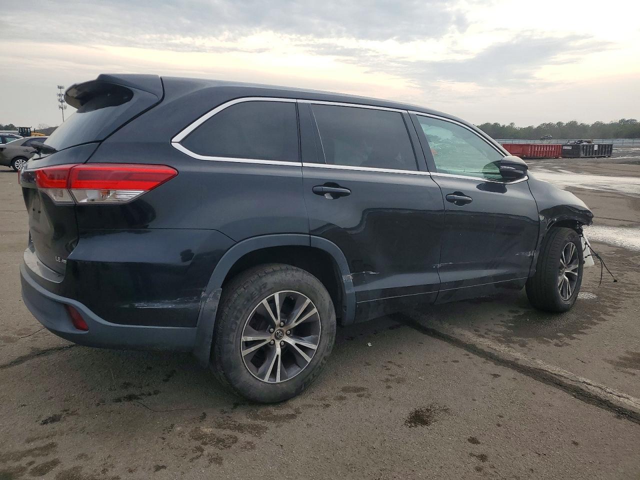 2017 TOYOTA HIGHLANDER LE — снимка 3
