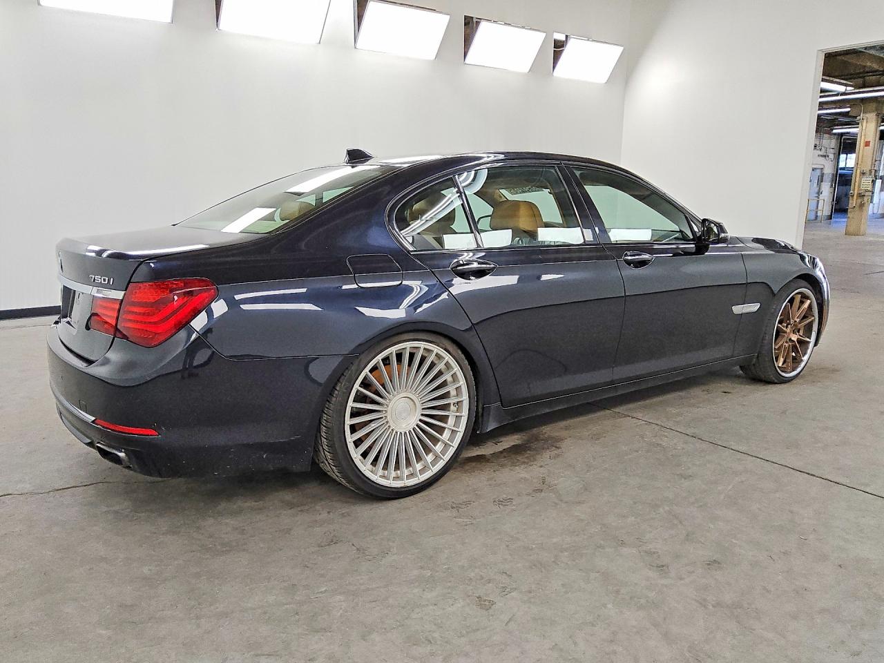 2013 BMW 750 XI — снимка 3
