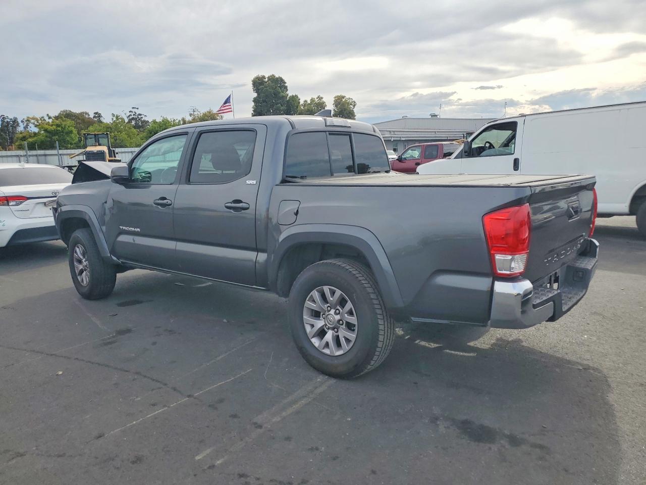 2017 TOYOTA TACOMA SR5 V6 — снимка 2