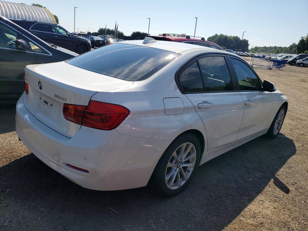 2017 BMW 320 I — снимка 3