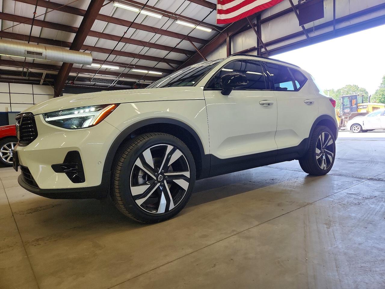 2023 VOLVO XC40 PLUS