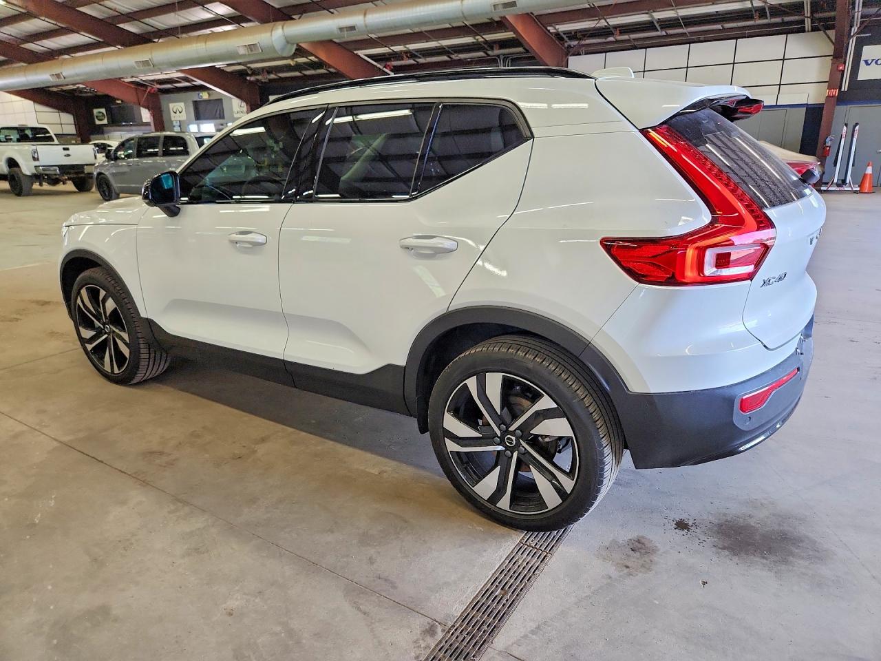2023 VOLVO XC40 PLUS — снимка 2