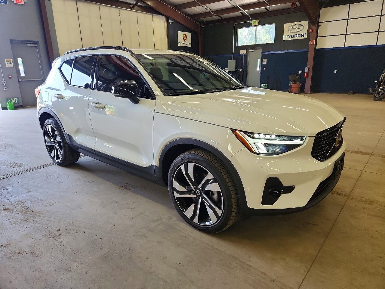 2023 VOLVO XC40 PLUS — снимка 4