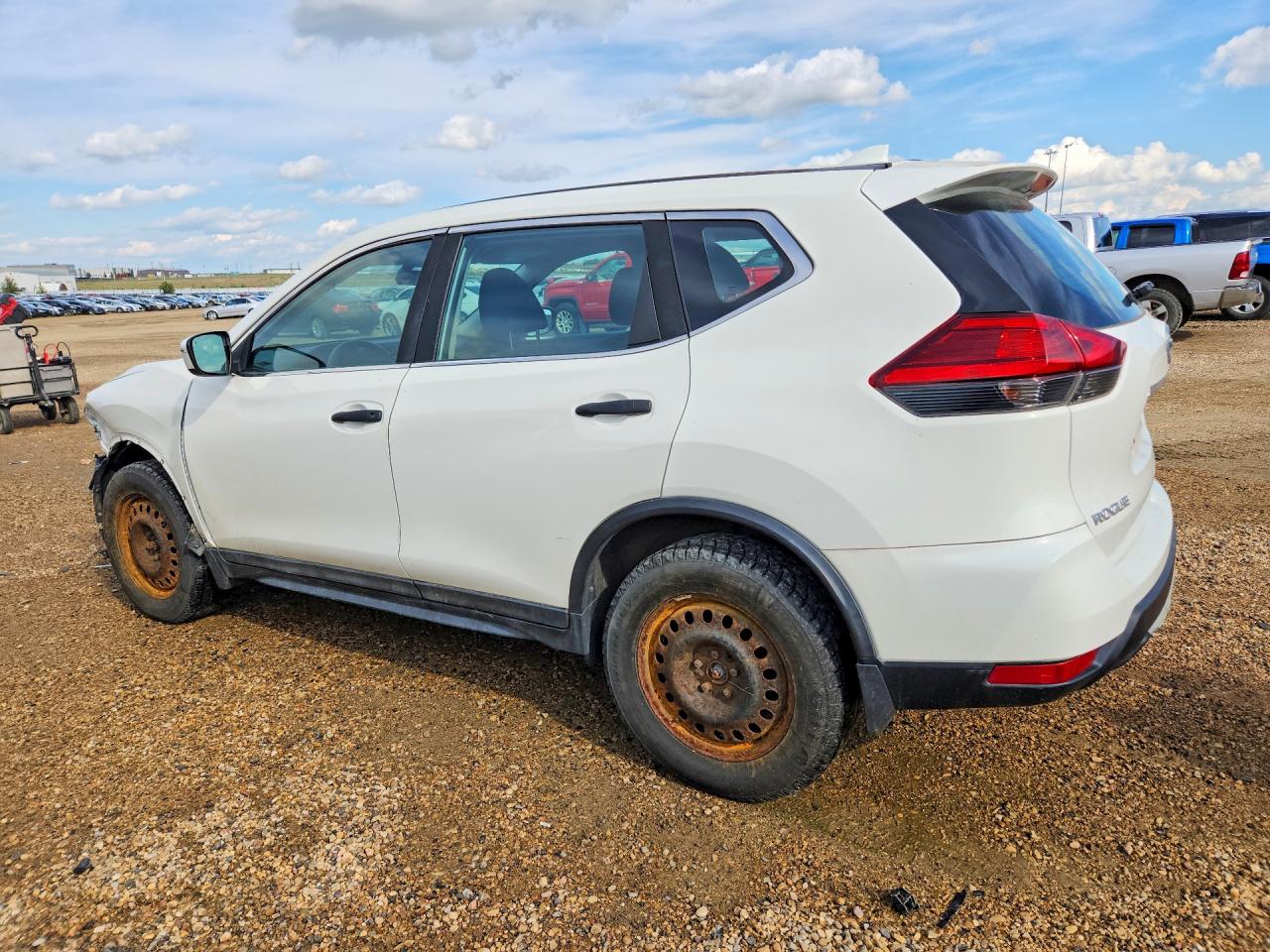 2017 NISSAN ROGUE SV — снимка 2