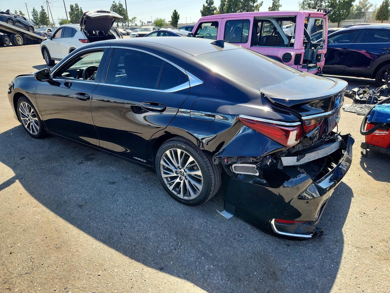 2020 LEXUS ES 300H — снимка 2