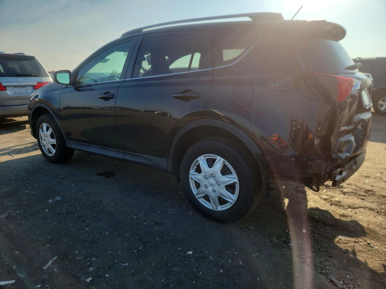 2015 TOYOTA RAV4 LE — снимка 2