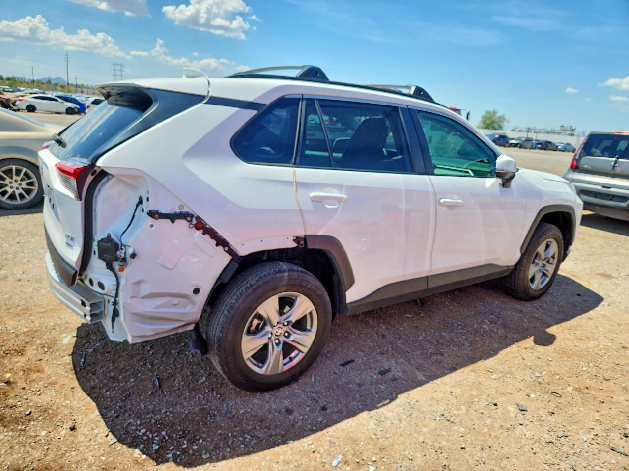 2024 TOYOTA RAV4 XLE — снимка 3