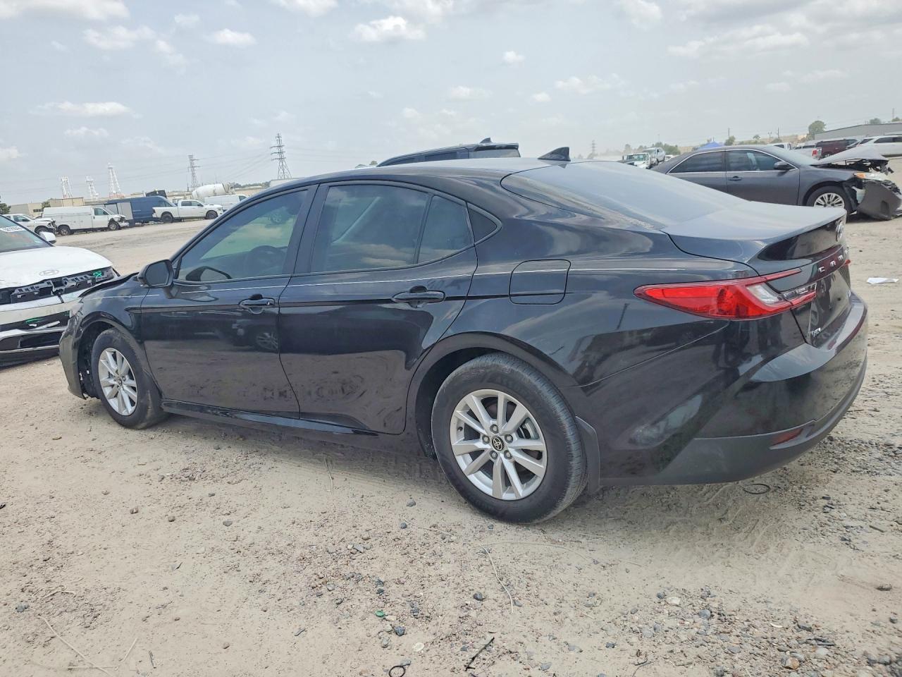 2026 TOYOTA CAMRY LE — снимка 2