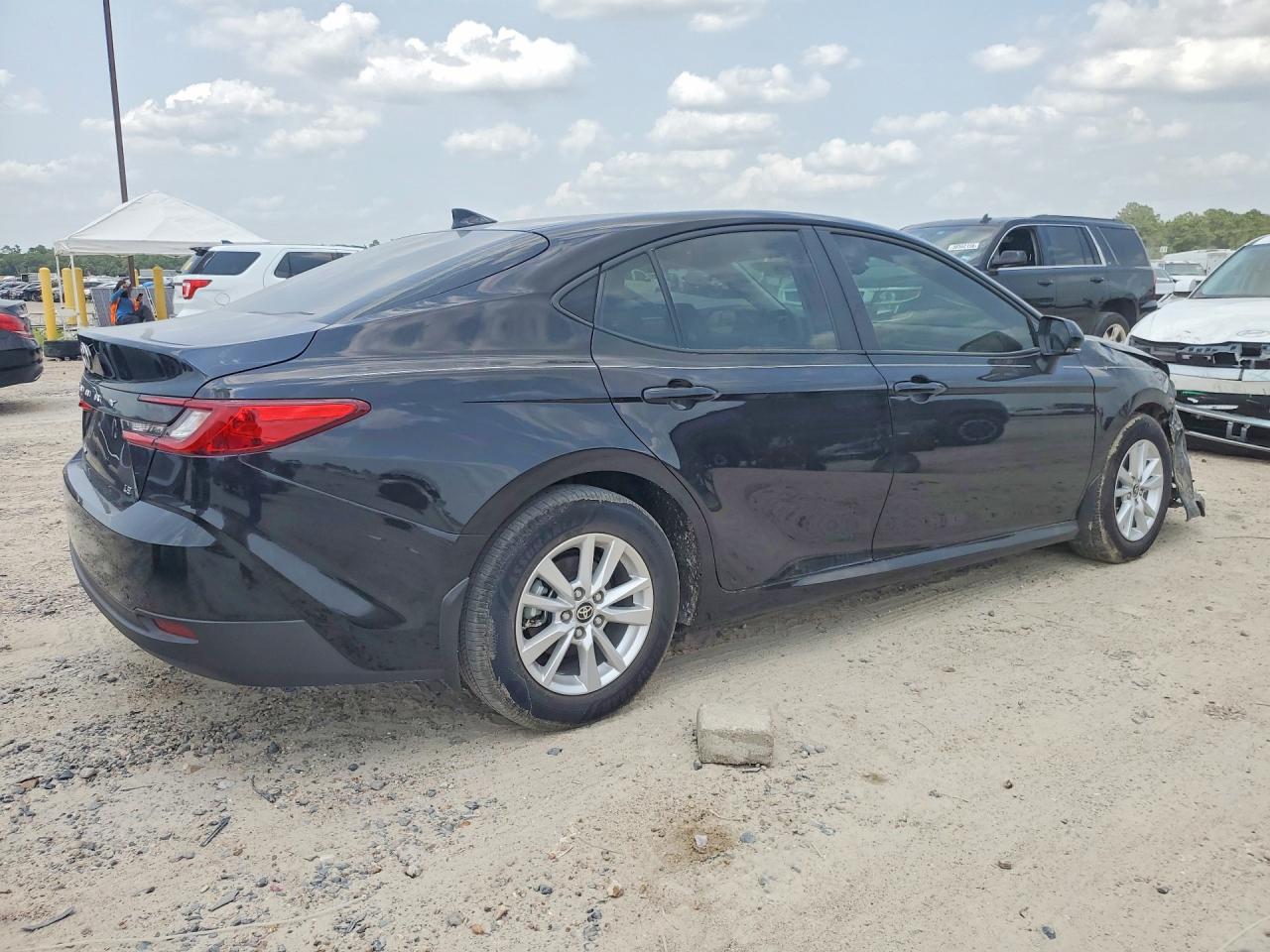 2026 TOYOTA CAMRY LE — снимка 3