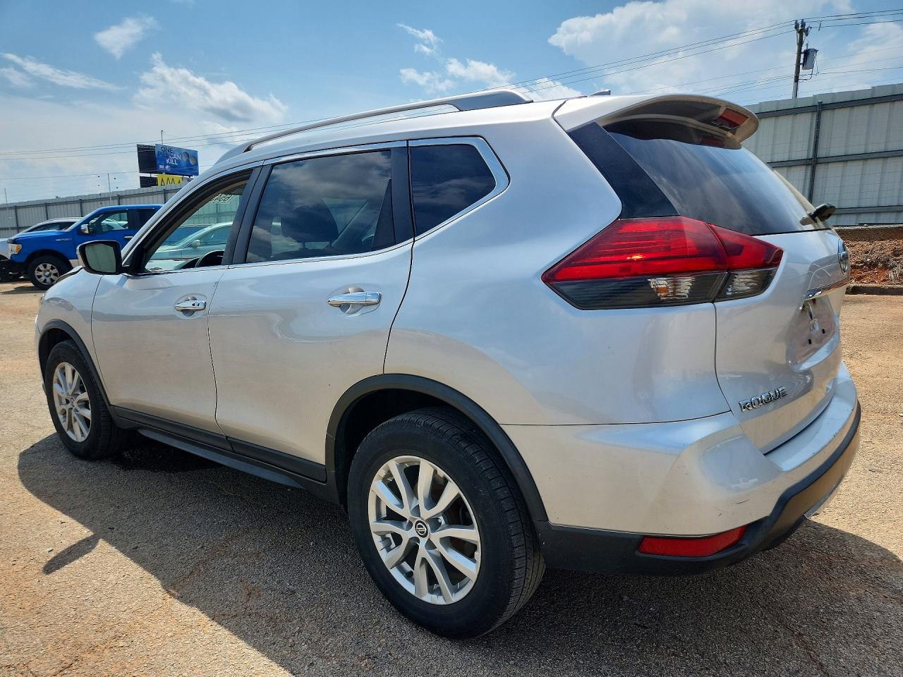 2017 NISSAN ROGUE SV — снимка 2