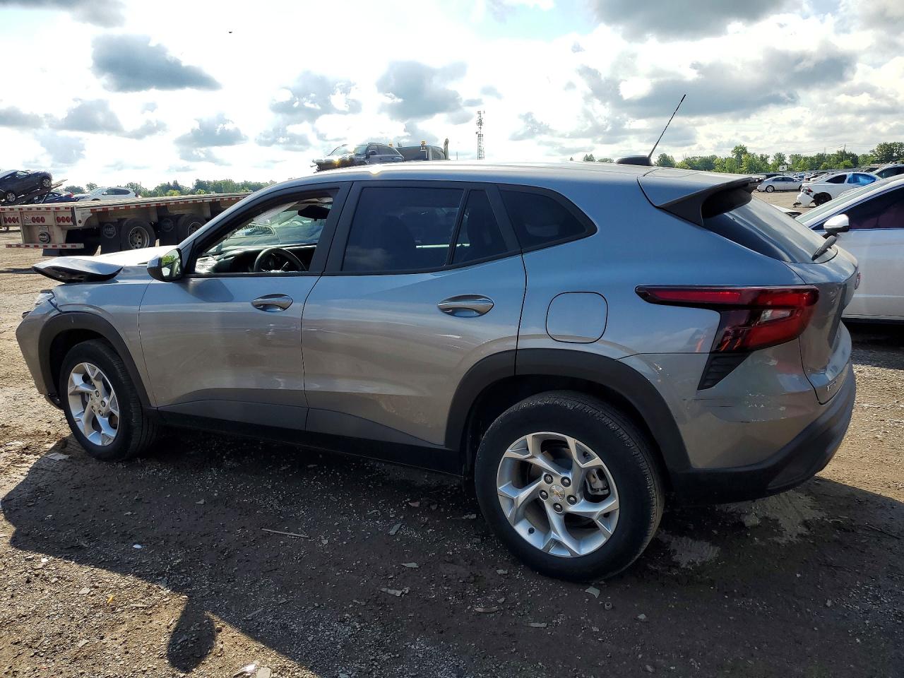 2025 CHEVROLET TRAX LS — снимка 2