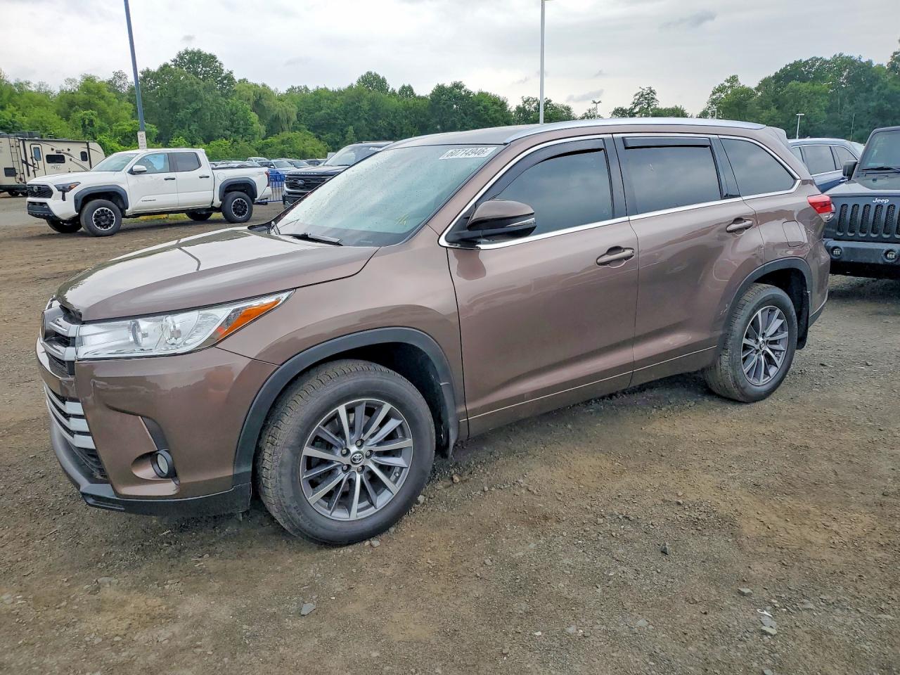 2017 TOYOTA HIGHLANDER XLE