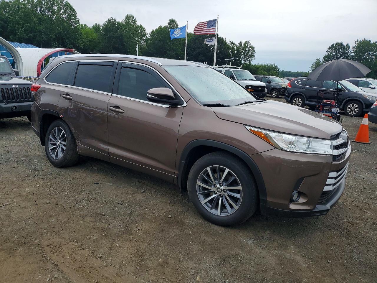 2017 TOYOTA HIGHLANDER XLE — снимка 4