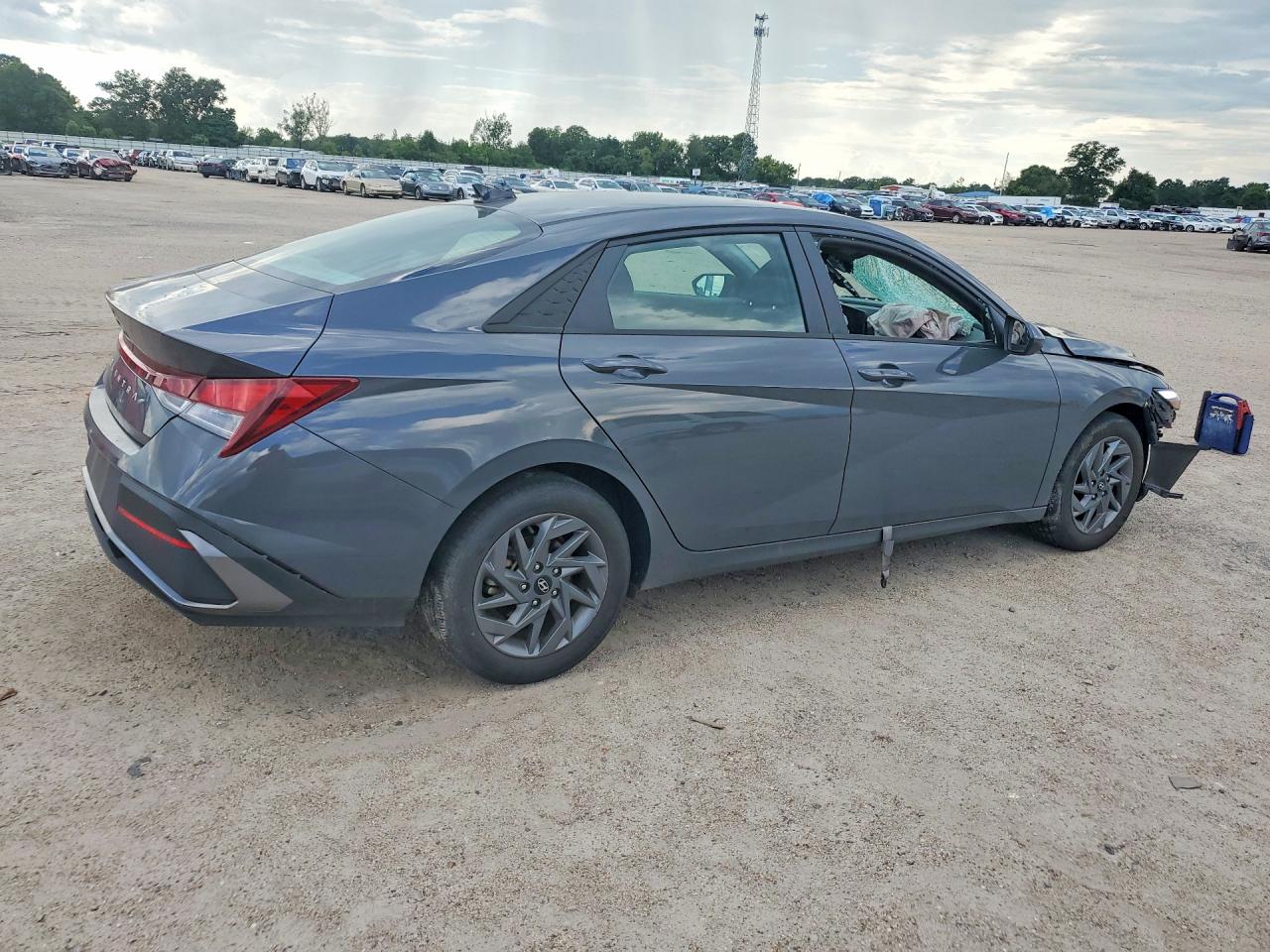 2024 HYUNDAI ELANTRA SEL — снимка 3