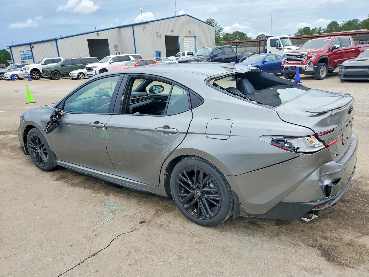 2026 TOYOTA CAMRY XSE — снимка 2
