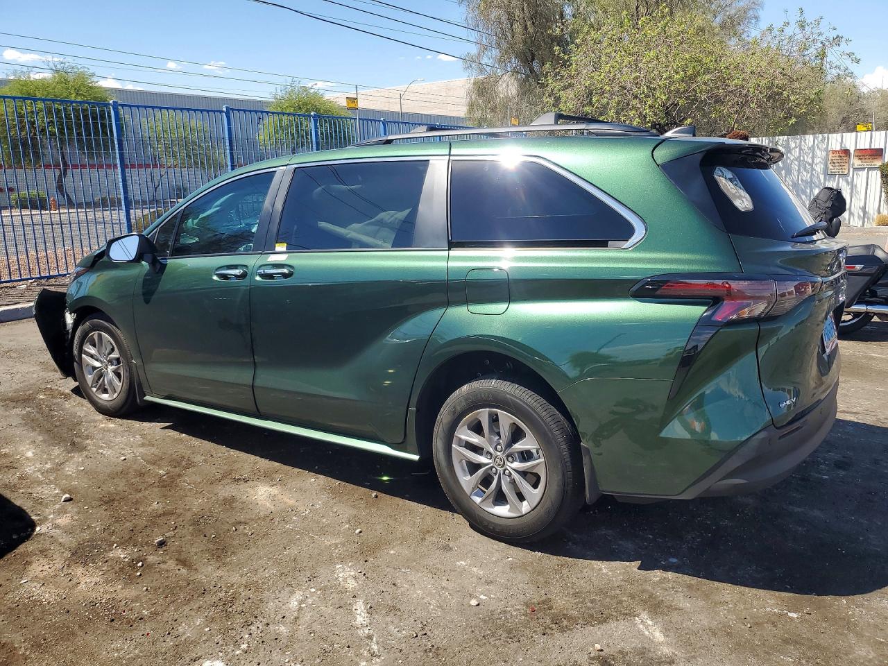 2026 TOYOTA SIENNA XLE 7-PASSENGER — снимка 2