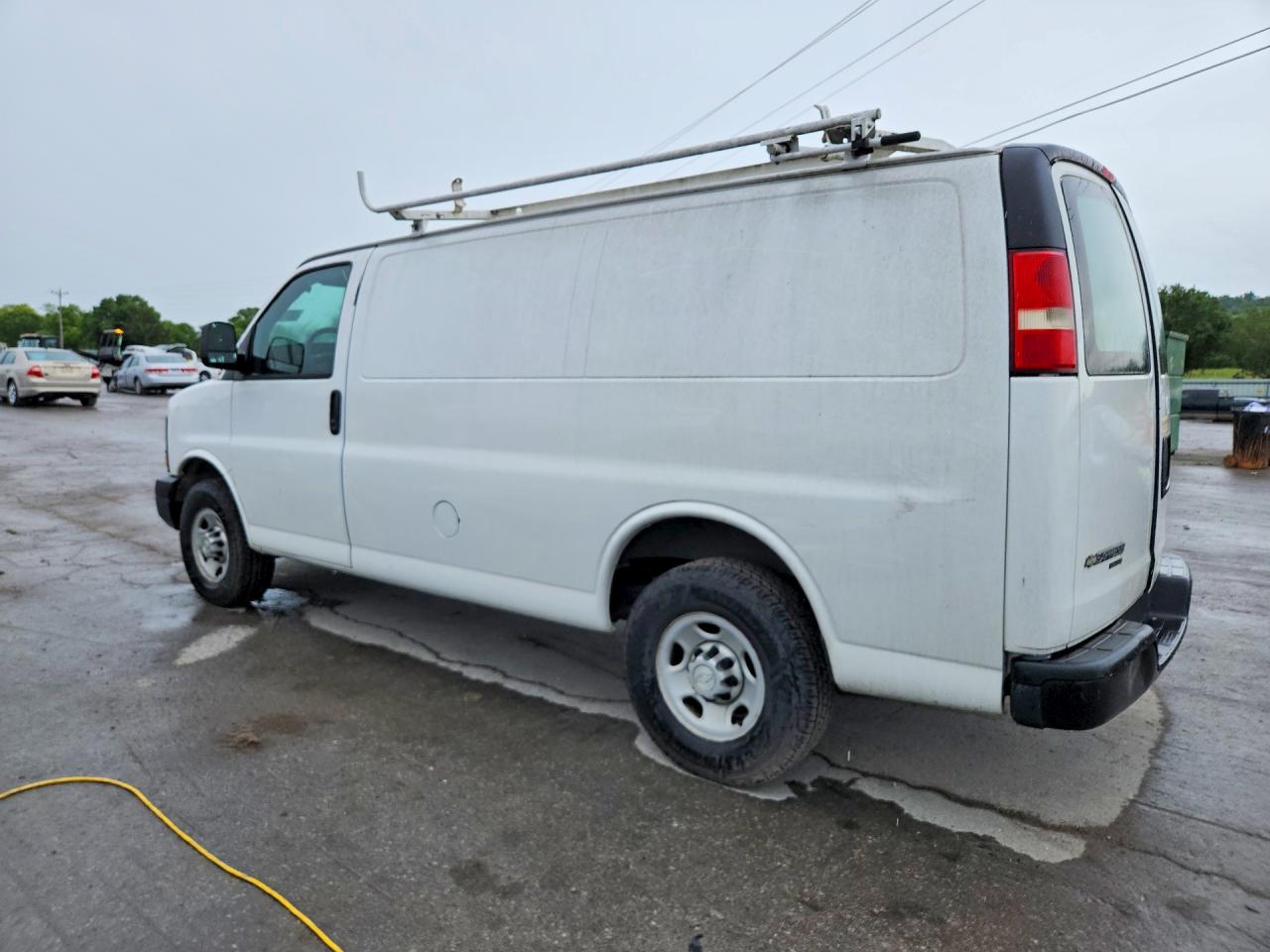 2015 CHEVROLET EXPRESS G2500 — снимка 2