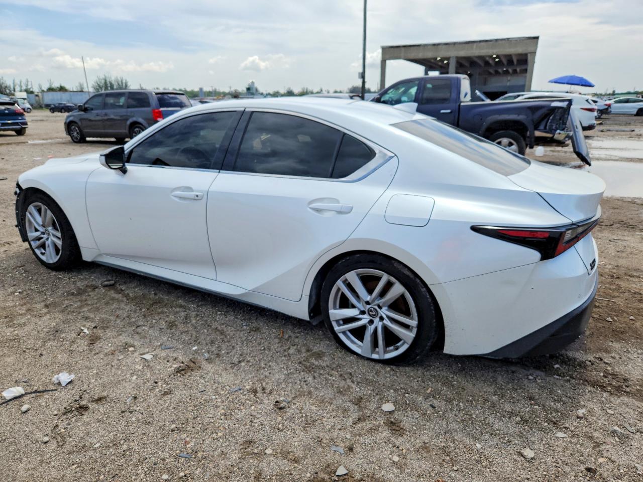 2021 LEXUS IS 300 — снимка 2