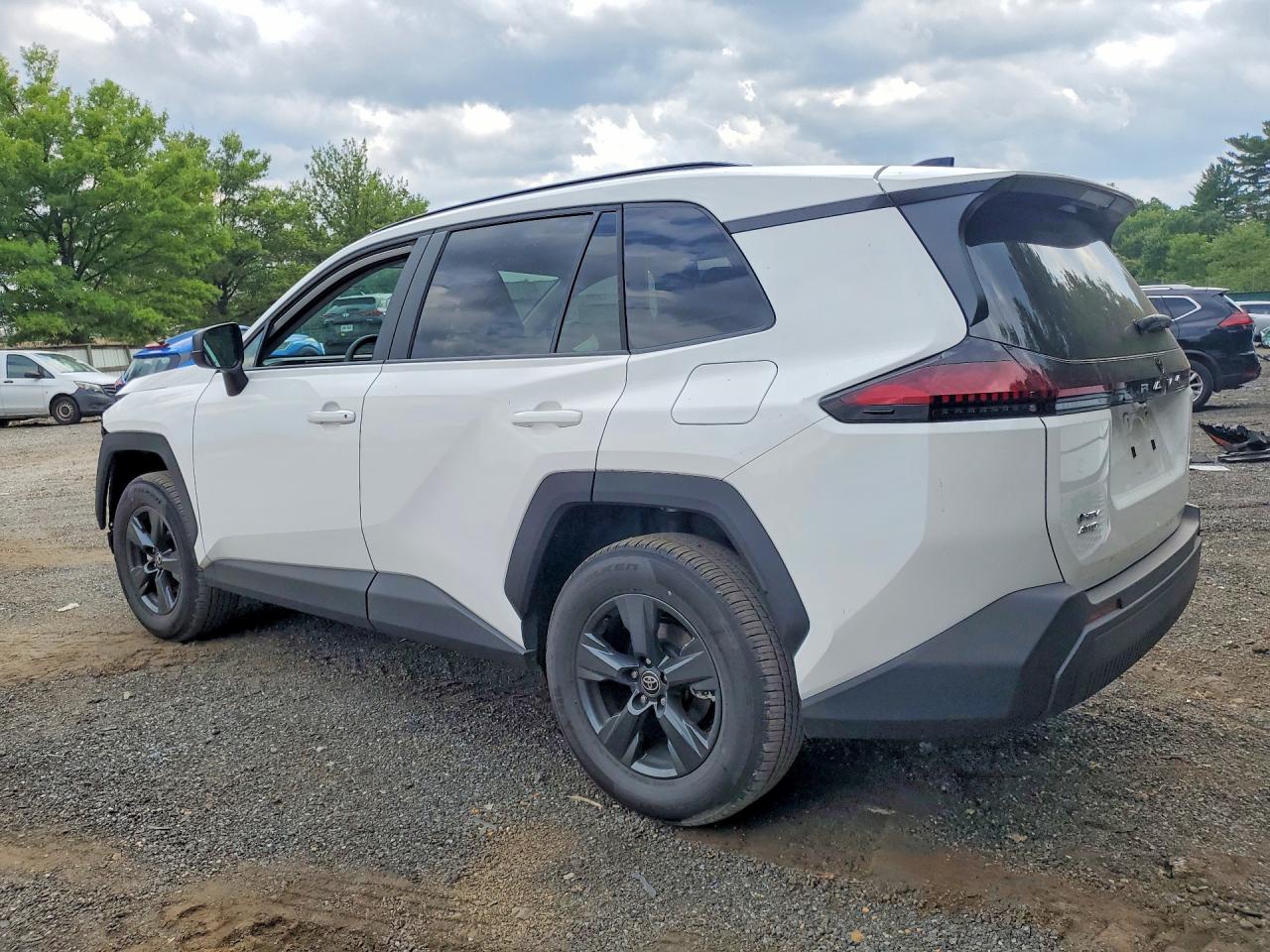2026 TOYOTA RAV4 LE — снимка 2