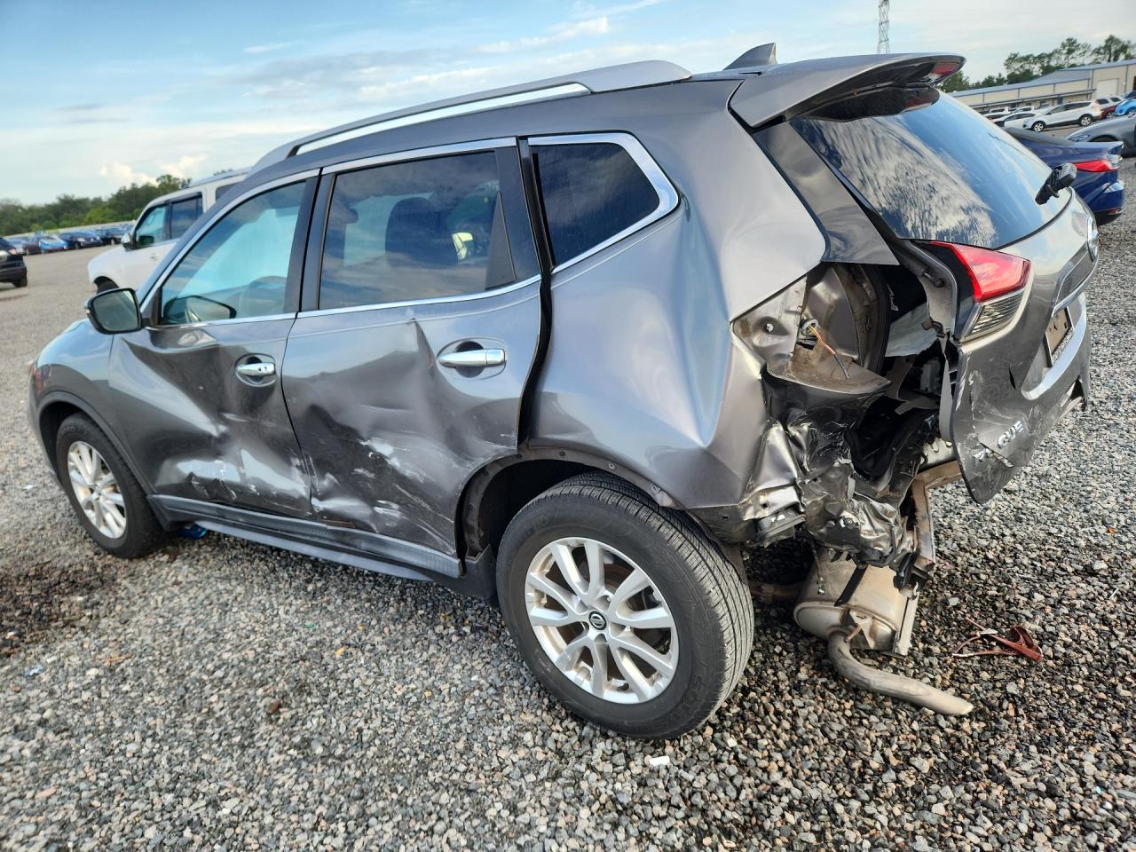2017 NISSAN ROGUE SV — снимка 2