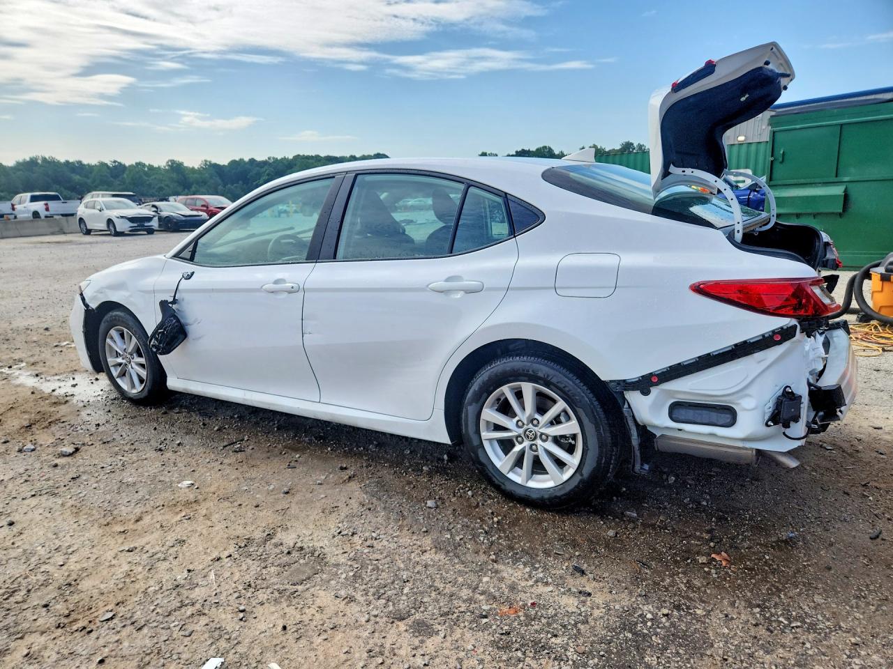 2026 TOYOTA CAMRY LE — снимка 2