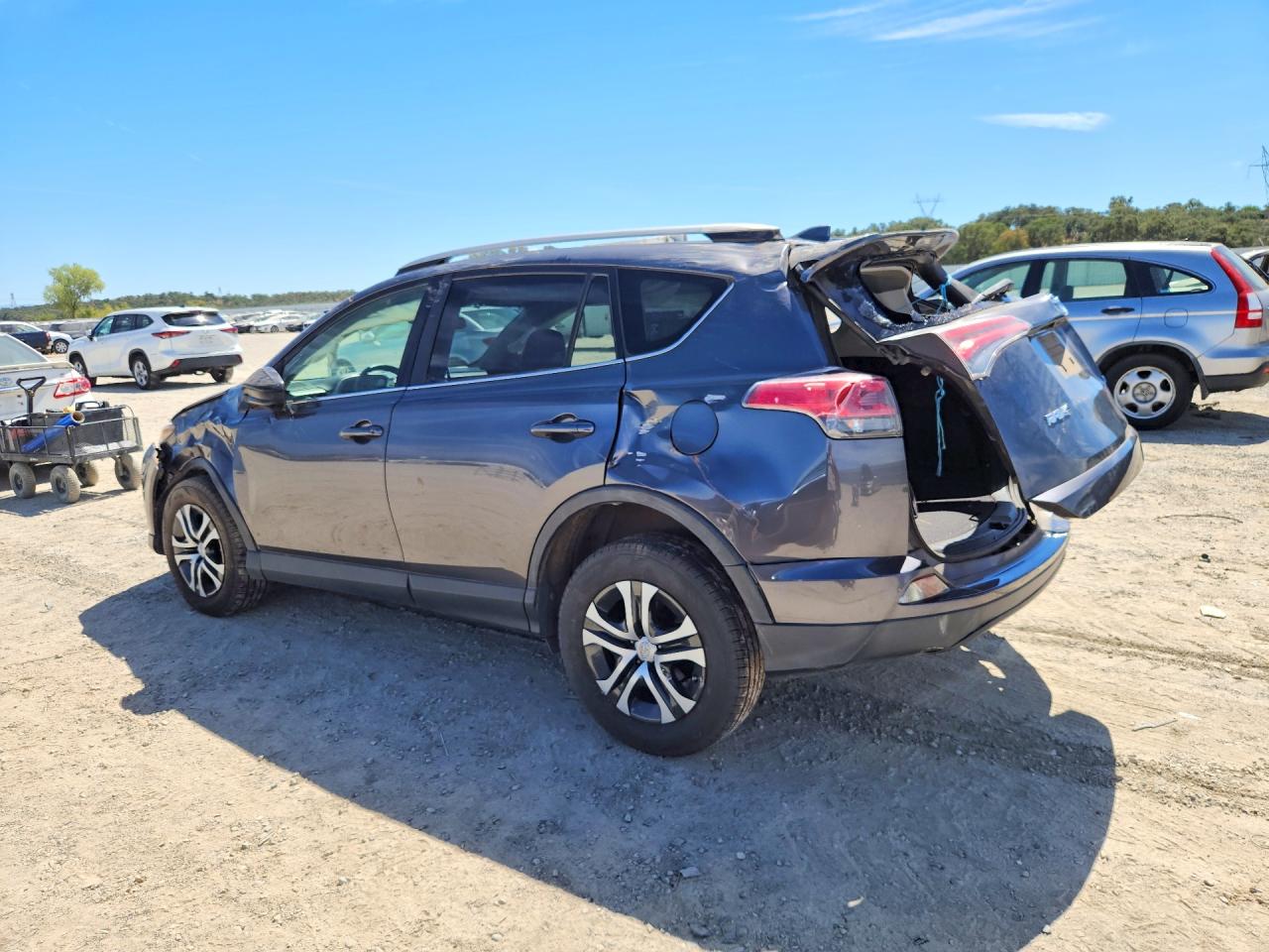 2017 TOYOTA RAV4 LE — снимка 2