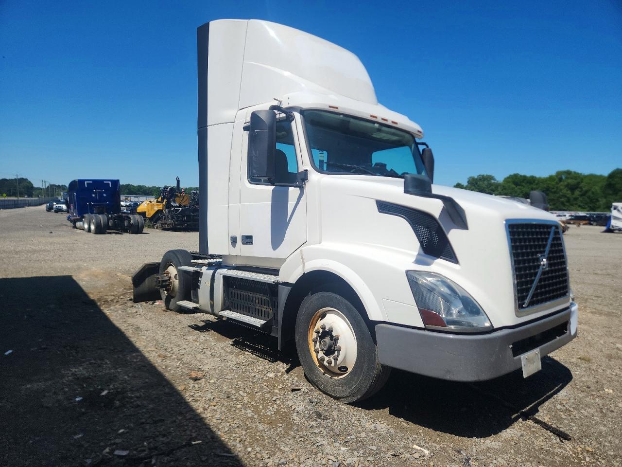 2017 VOLVO VNL