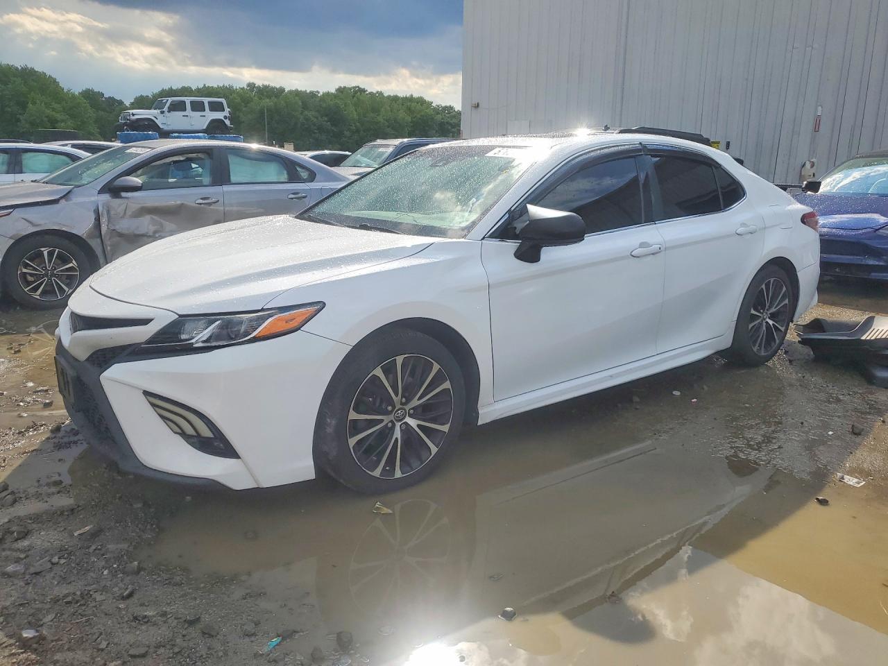 2018 TOYOTA CAMRY SE