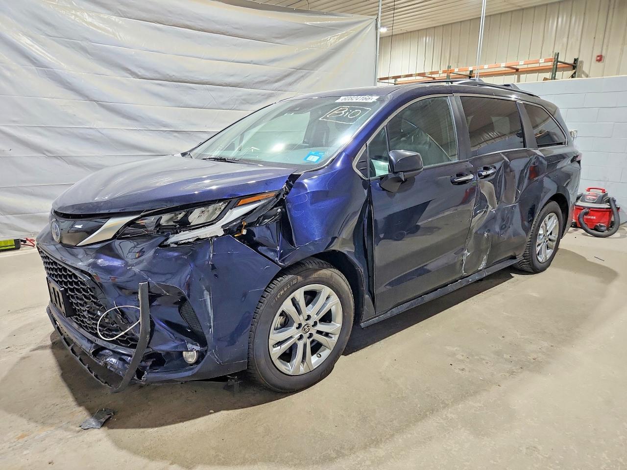 2022 TOYOTA SIENNA XSE