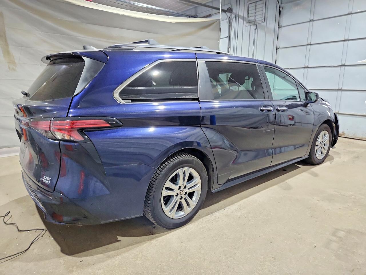 2022 TOYOTA SIENNA XSE — снимка 3