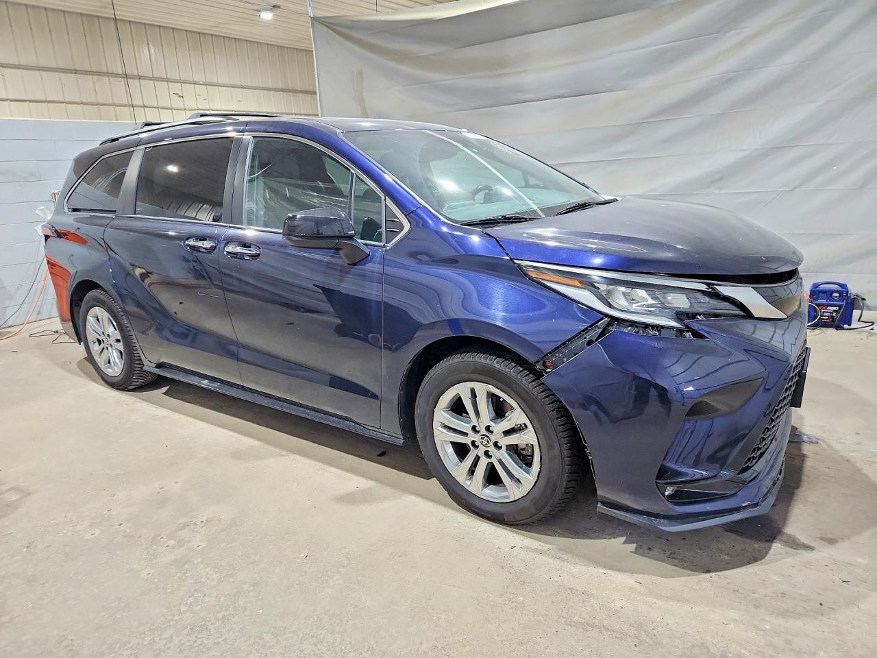 2022 TOYOTA SIENNA XSE — снимка 4