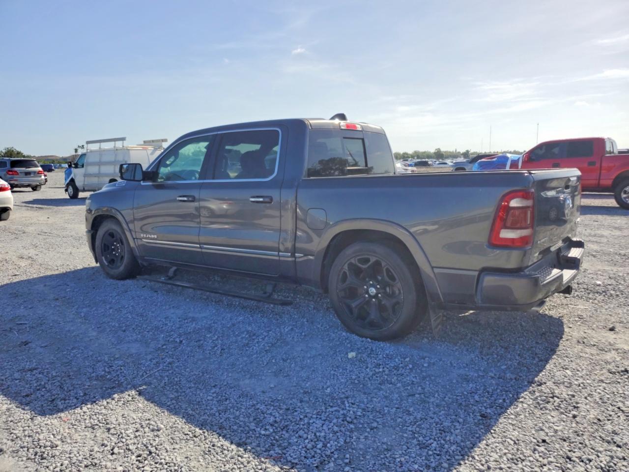 2019 RAM 1500 LIMITED — снимка 2