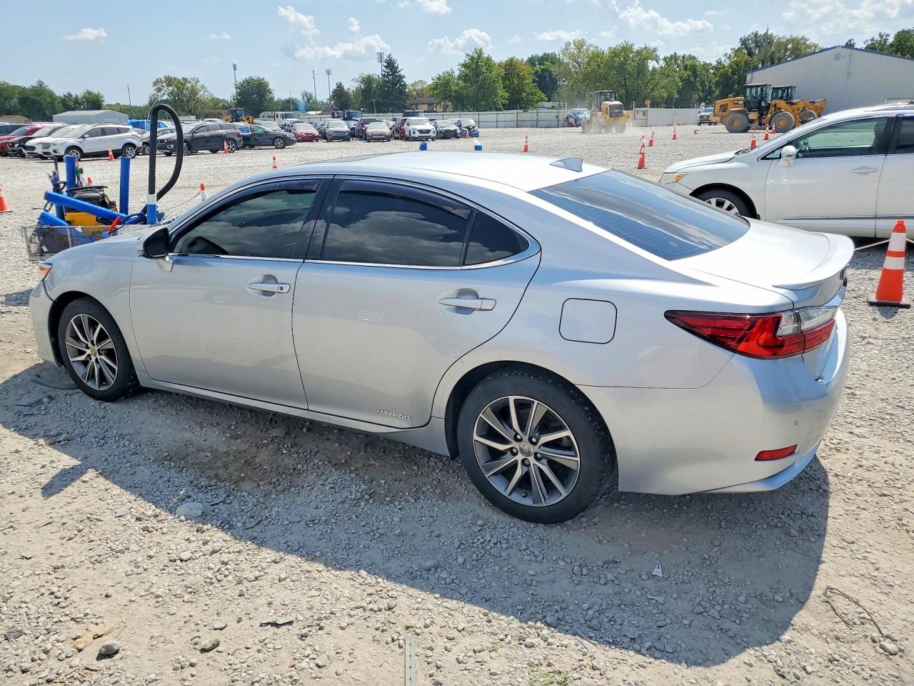 2017 LEXUS ES 300H — снимка 2