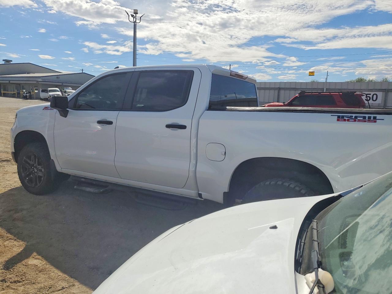 2026 CHEVROLET SILVERADO K1500 TRAIL BOSS CUSTOM — снимка 2