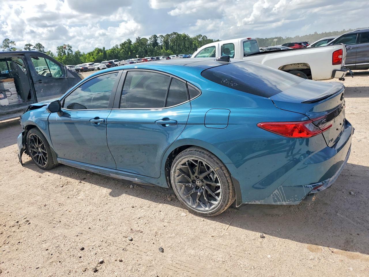 2026 TOYOTA CAMRY XSE — снимка 2