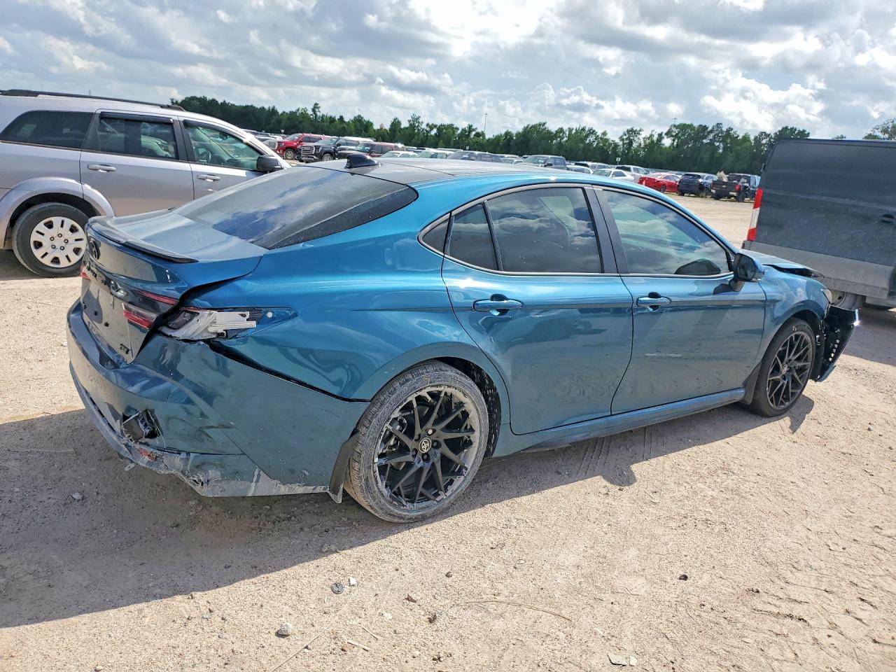 2026 TOYOTA CAMRY XSE — снимка 3