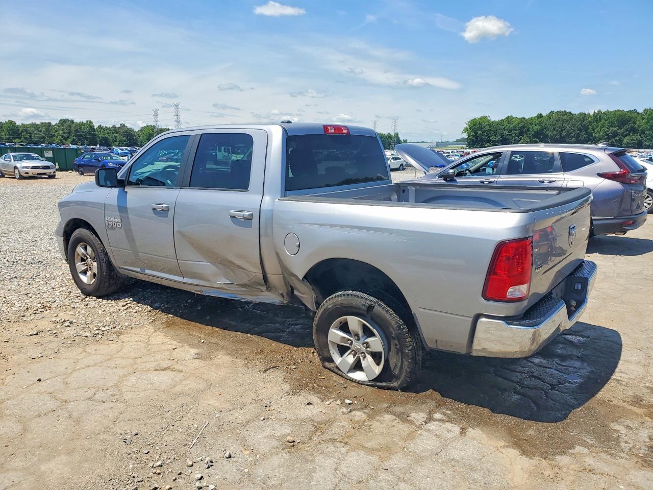 2021 RAM 1500 CLASSIC SLT — снимка 2