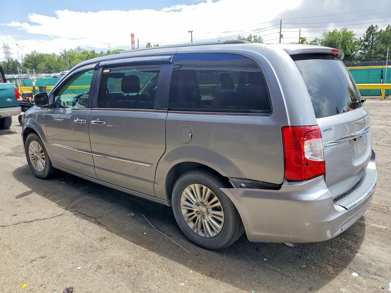 2015 CHRYSLER TOWN & COUNTRY LIMITED PLATINUM — снимка 2