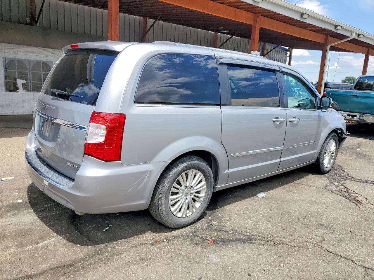 2015 CHRYSLER TOWN & COUNTRY LIMITED PLATINUM — снимка 3