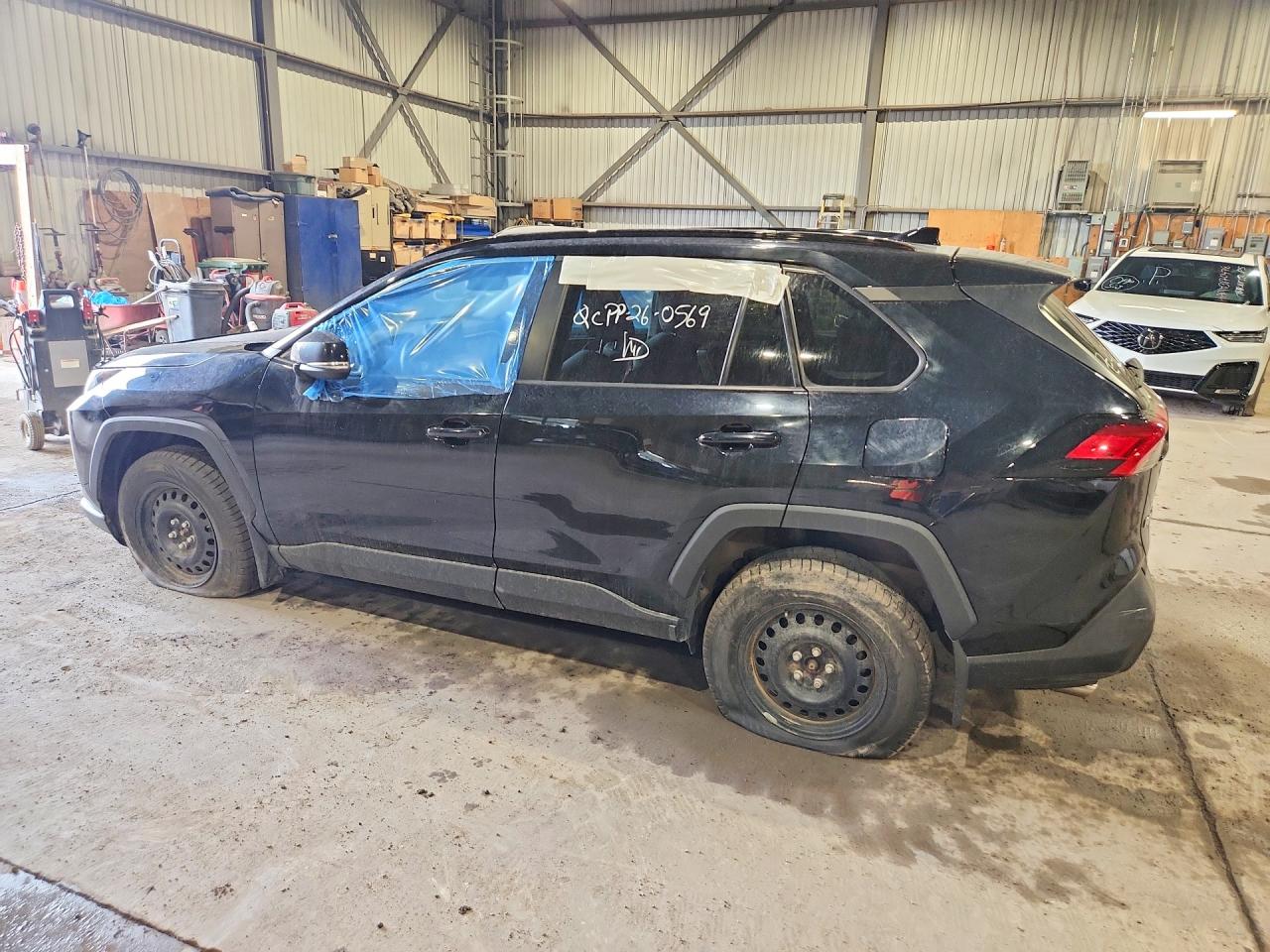 2019 TOYOTA RAV4 LE — снимка 2